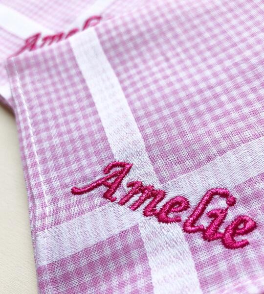 Gepersonaliseerd dameszakdoekje met ruitjesmotief – pastel, 30x30 cm